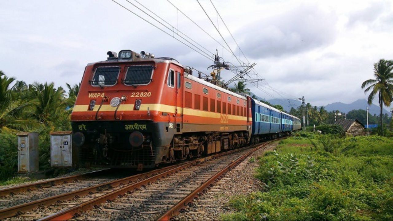 Cancelled Trains: भारतीय रेलवे ने कई ट्रेनों को किया कैंसिल, यात्रा से पहले जानें ट्रेन स्टेटस