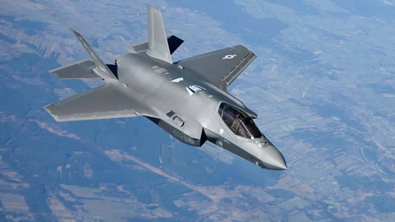 F-35 fighter jets: अमेरिकी राष्ट्रपति ट्रम्प ने प्रधानमंत्री मोदी से मुलाकात में भारत को F-35 fighter jets बेचने की घोषणा की