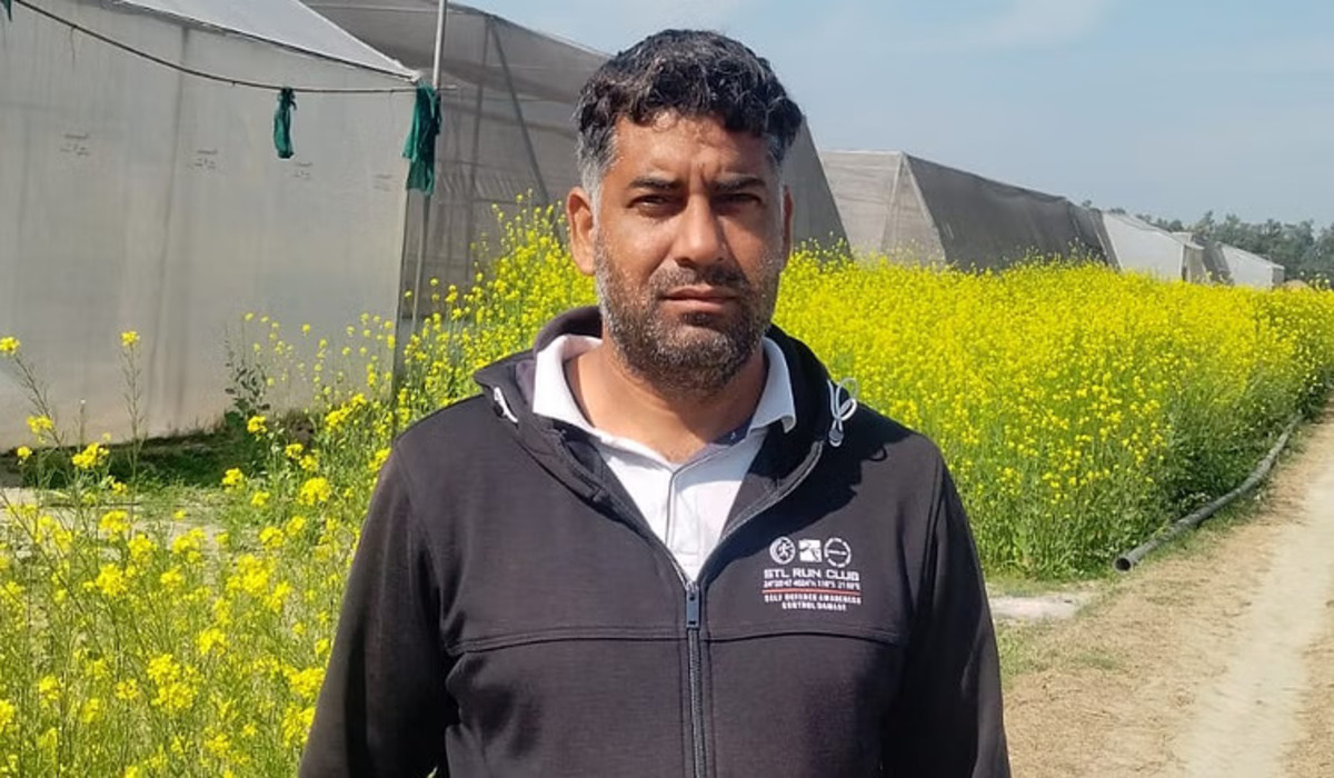 Sanjeev ने मिर्जापुर में विदेश जाने का सपना छोड़कर लाखों की कमाई शुरू की, दूसरों को भी दिया रोजगार