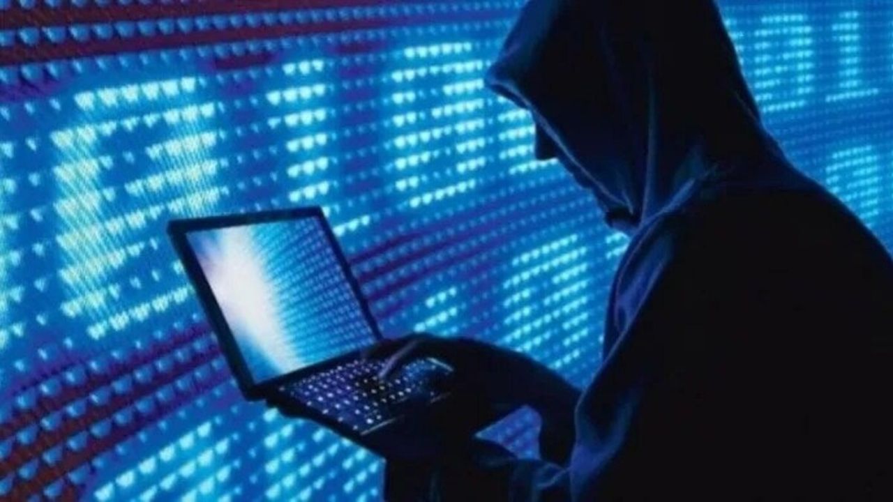 Gurugram Cyber Fraud: साइबर ठगों की नई चाल! SHO बनकर कहा 'बेटी गिरफ्तार', पिता से लूटे ₹60,000